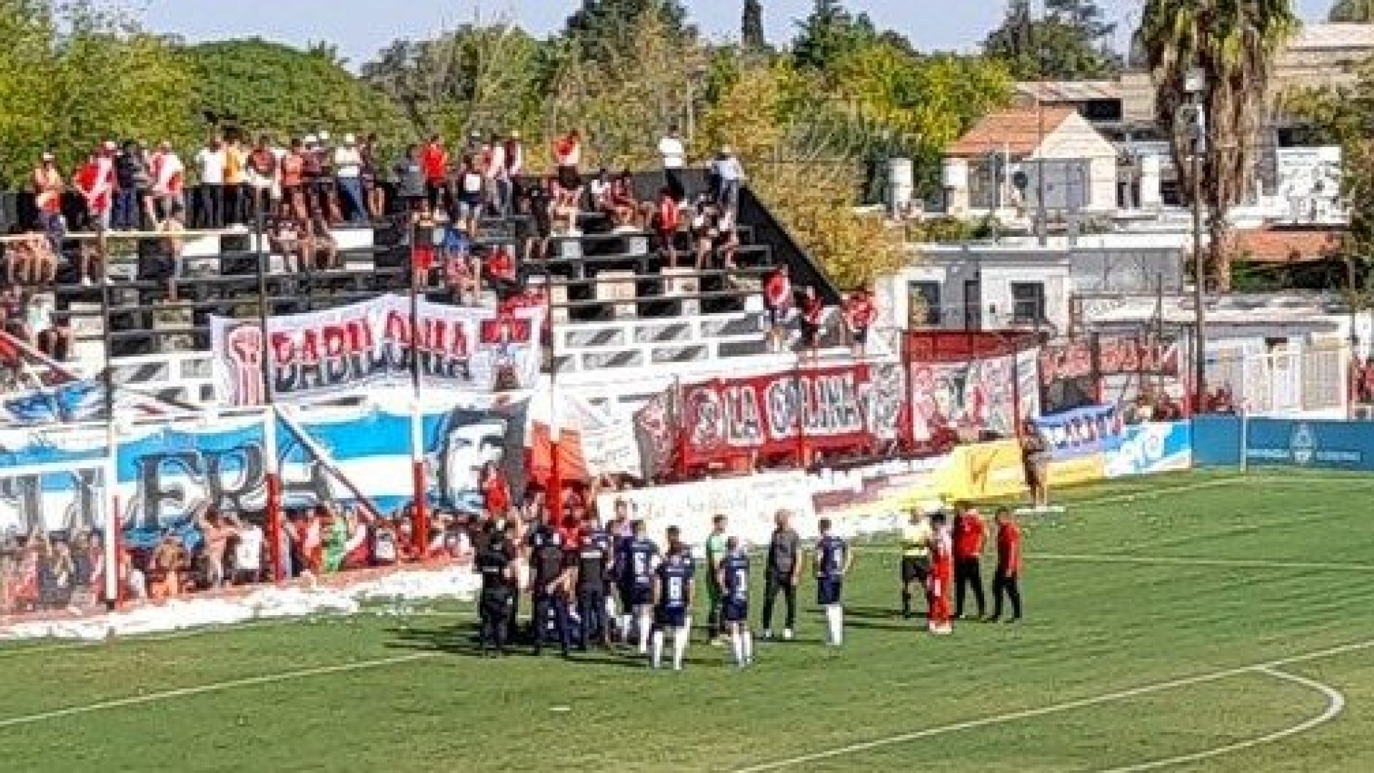 Proyectiles desde la popular de Maipú, lesión del arquero visitante y suspensión del partido